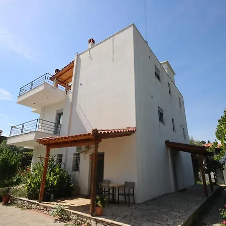 Mato Aparthotel Himare