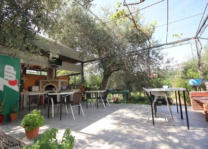 Mato Aparthotel Himare