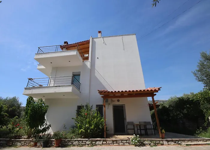 Mato Aparthotel Himare